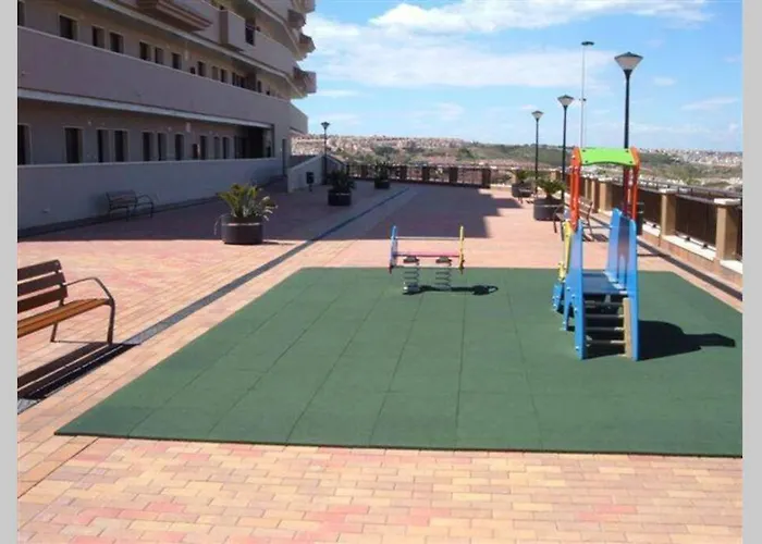 Piso De Lujo En Urbanizacion En Arenales Del Sol